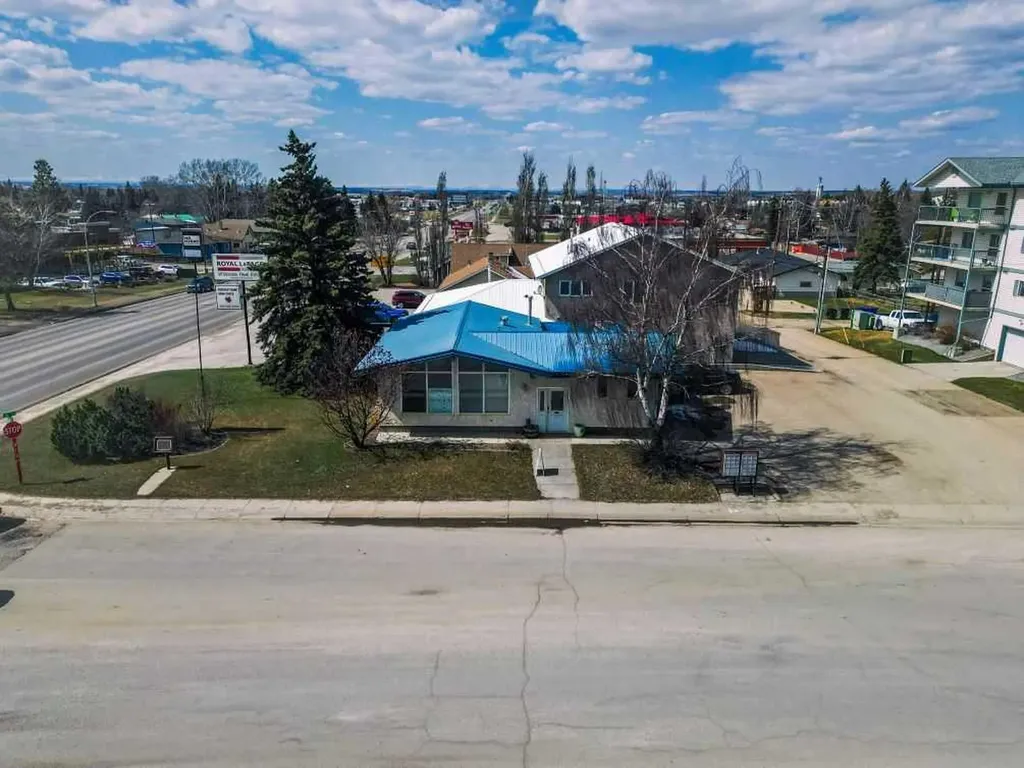 4530 54 Avenue Olds AB T4H 1B8