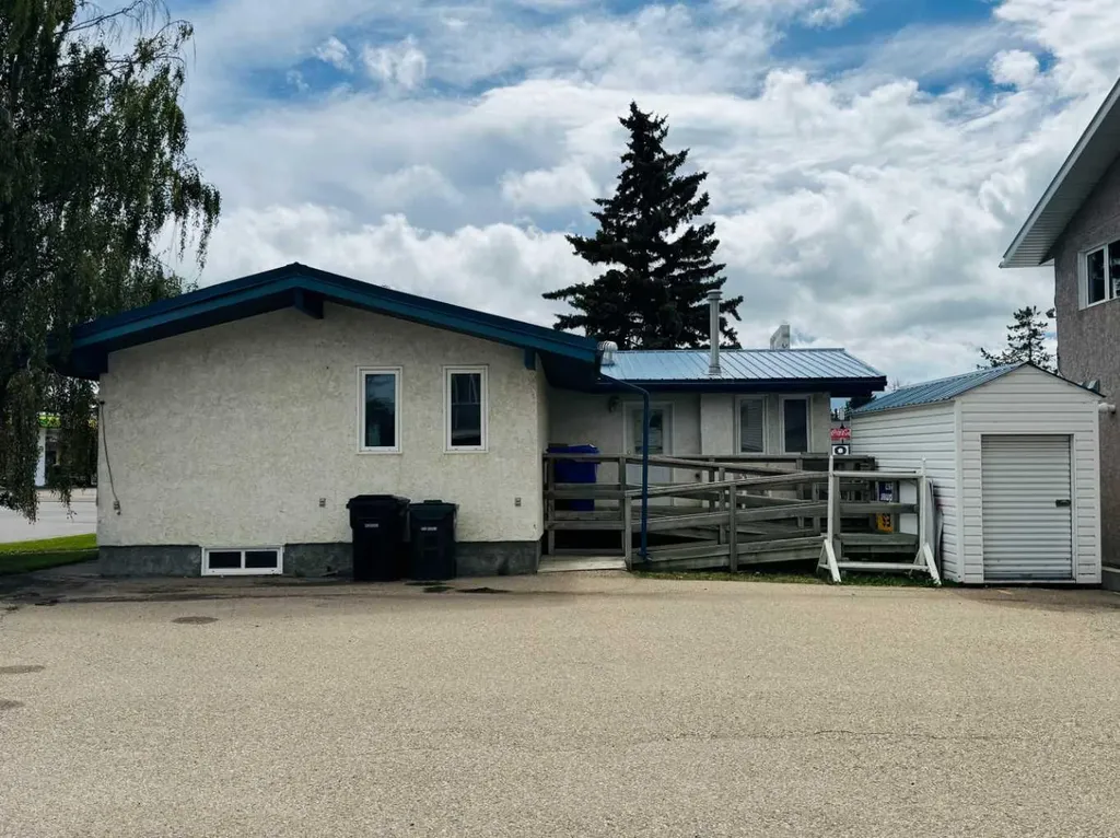 4530 54 Avenue Olds AB T4H 1B8