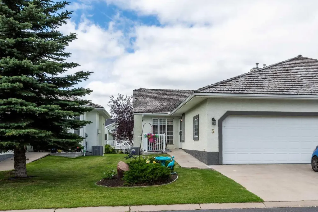 3 Strathmore Lakes Bay Strathmore AB T1P 1L8