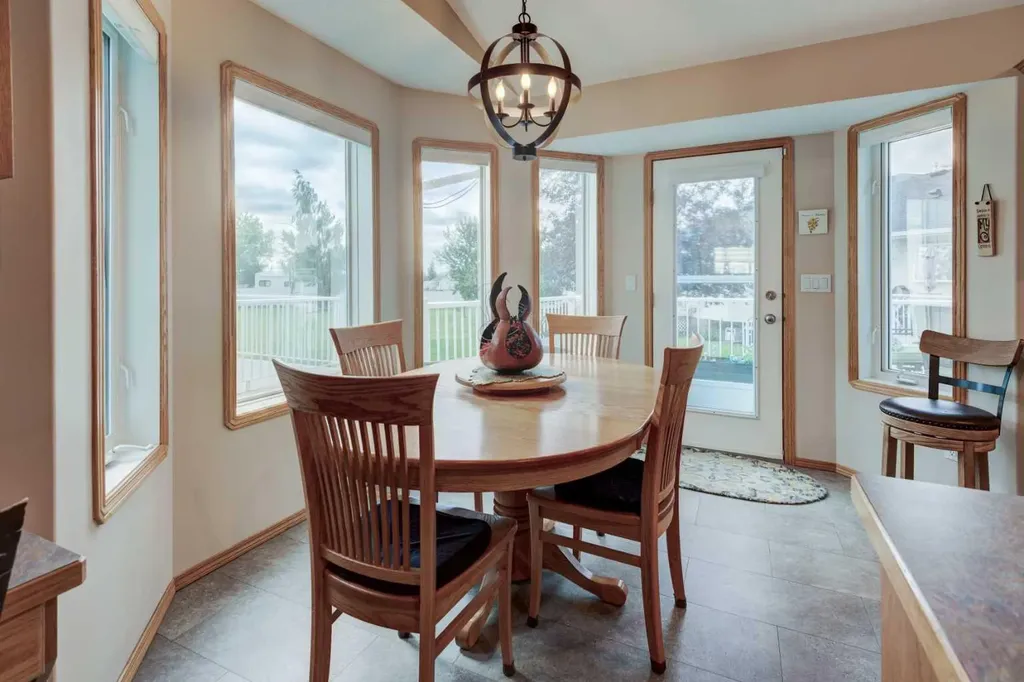 3 Strathmore Lakes Bay Strathmore AB T1P 1L8