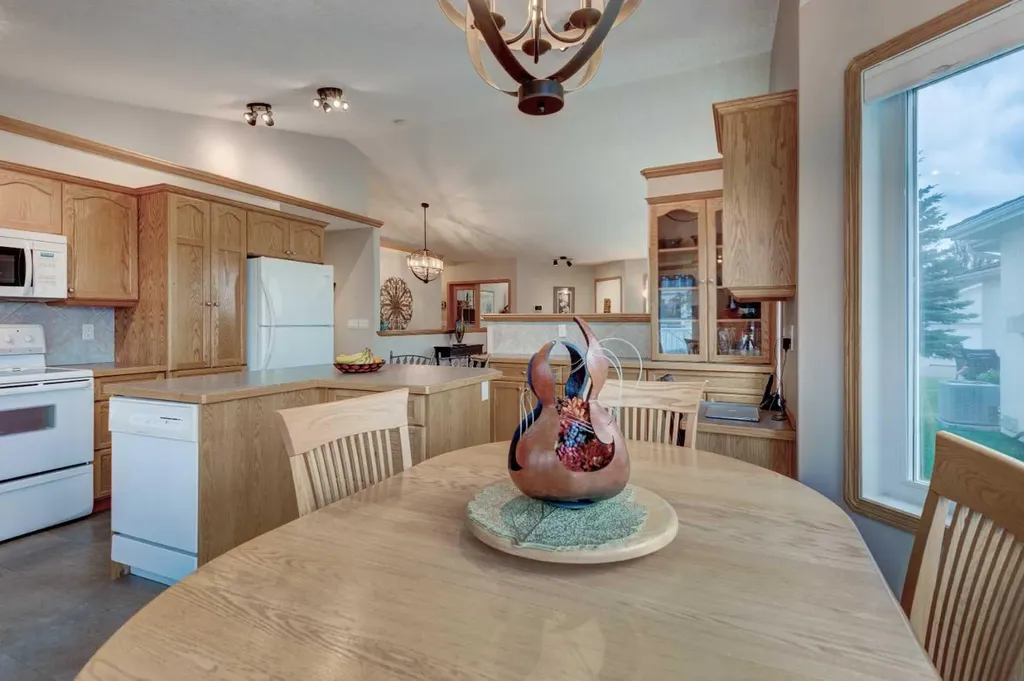 3 Strathmore Lakes Bay Strathmore AB T1P 1L8