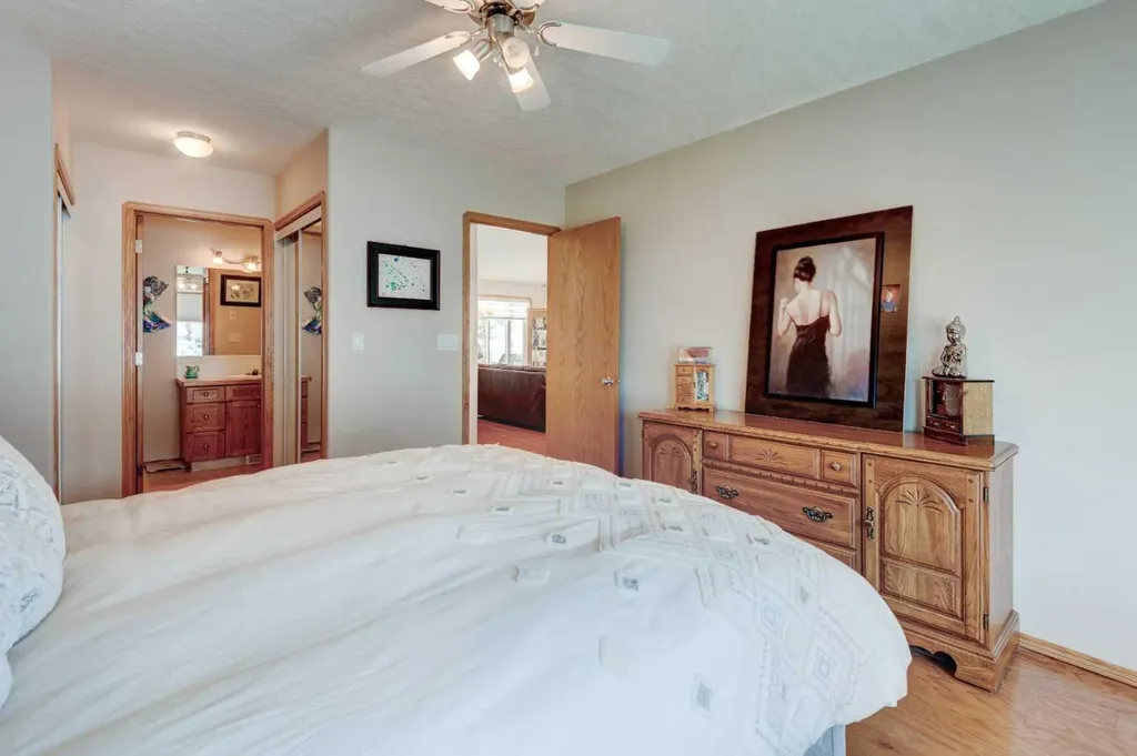 3 Strathmore Lakes Bay Strathmore AB T1P 1L8