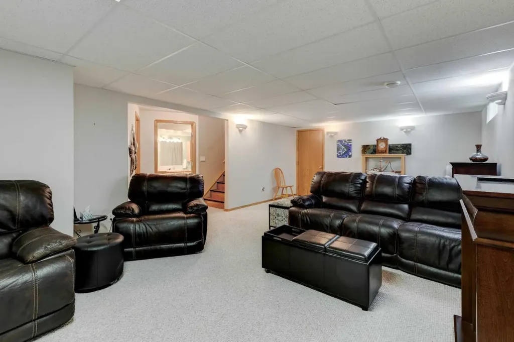 3 Strathmore Lakes Bay Strathmore AB T1P 1L8