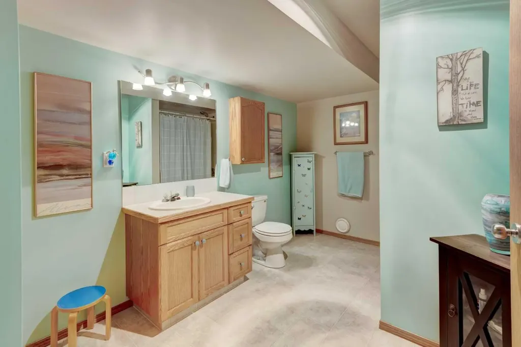 3 Strathmore Lakes Bay Strathmore AB T1P 1L8