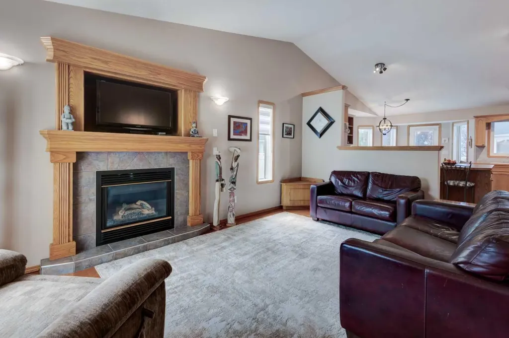 3 Strathmore Lakes Bay Strathmore AB T1P 1L8