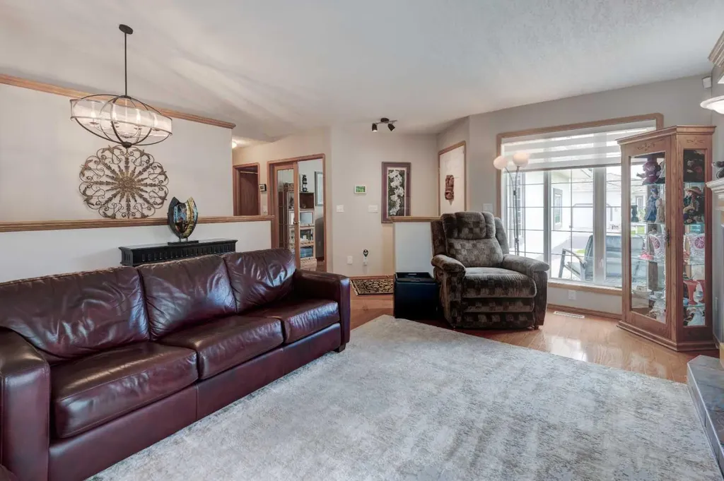 3 Strathmore Lakes Bay Strathmore AB T1P 1L8