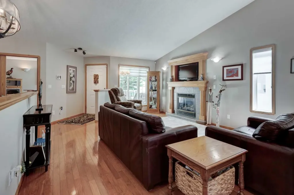 3 Strathmore Lakes Bay Strathmore AB T1P 1L8