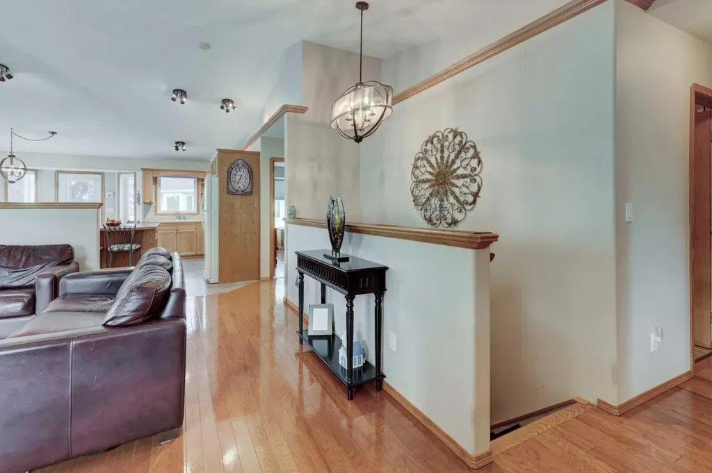 3 Strathmore Lakes Bay Strathmore AB T1P 1L8