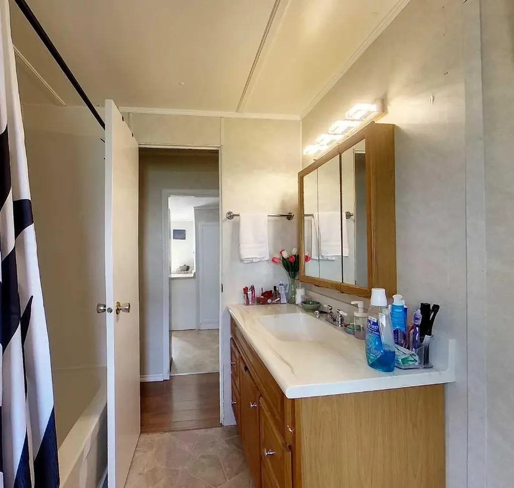 5124 8 Avenue Edson AB T7E 1K6