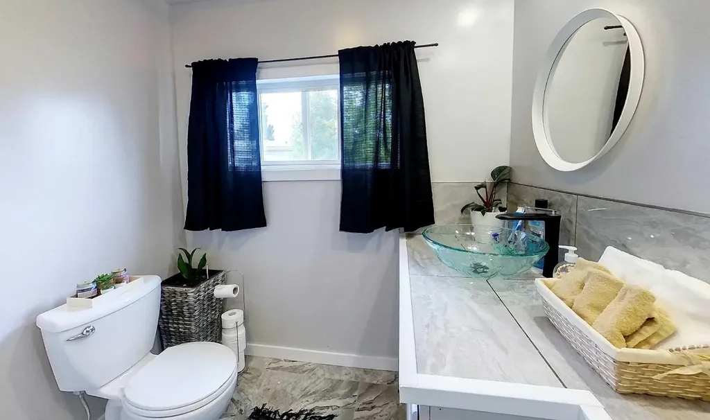 5124 8 Avenue Edson AB T7E 1K6