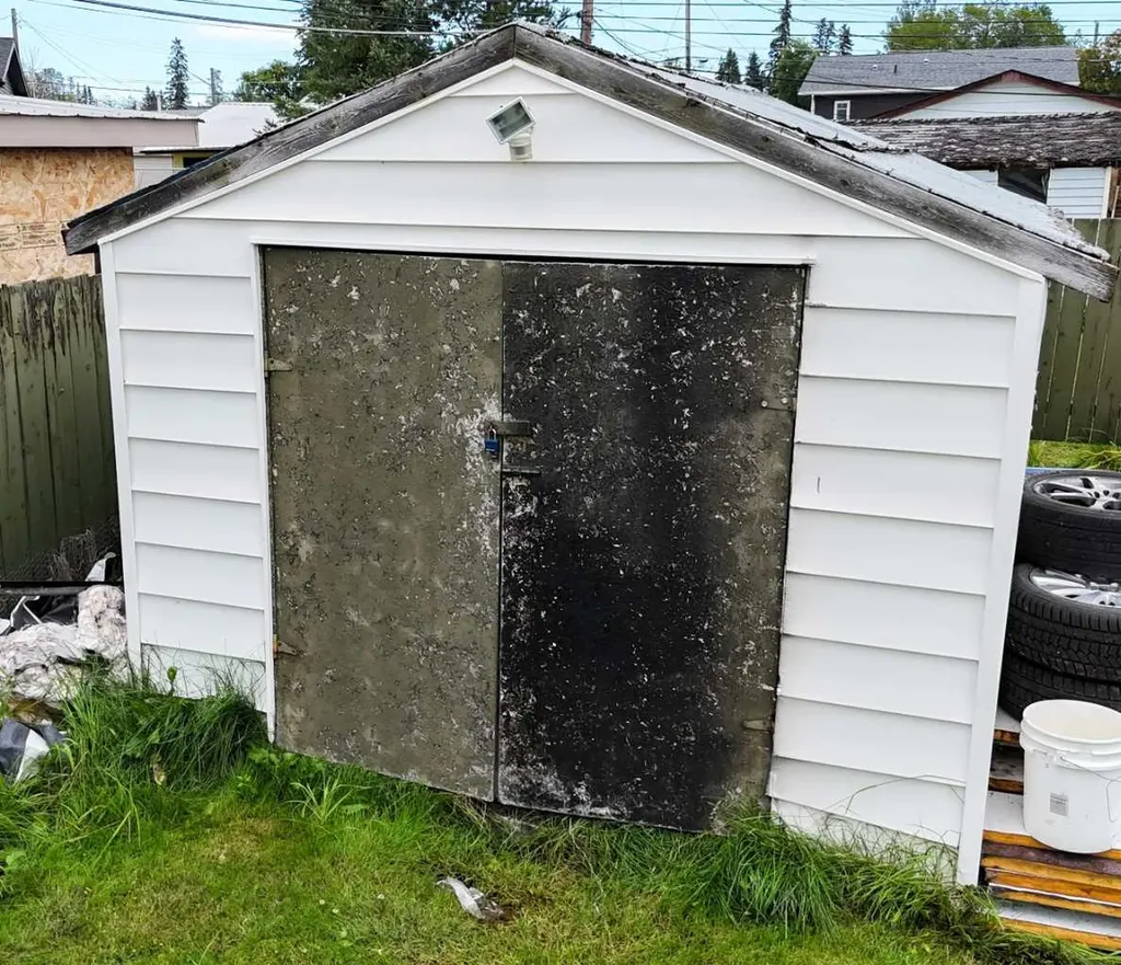 5124 8 Avenue Edson AB T7E 1K6