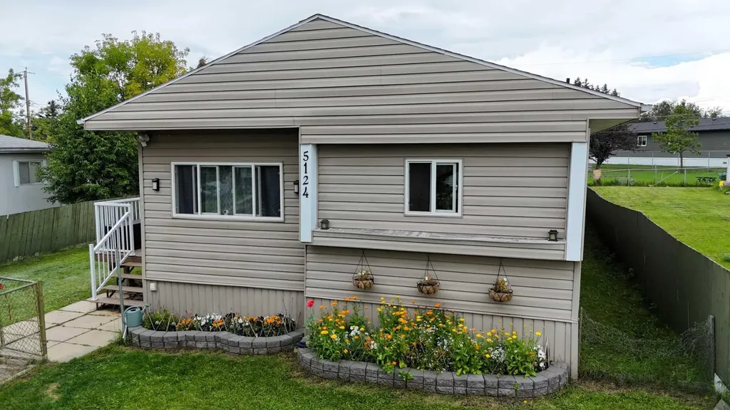 5124 8 Avenue Edson AB T7E 1K6