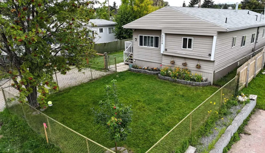 5124 8 Avenue Edson AB T7E 1K6