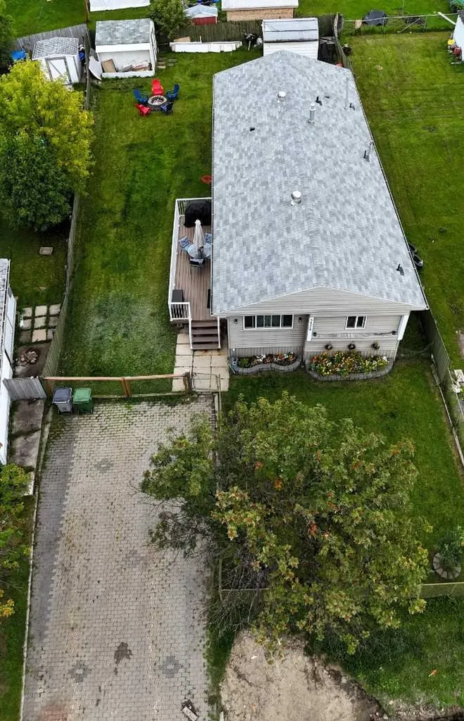 5124 8 Avenue Edson AB T7E 1K6