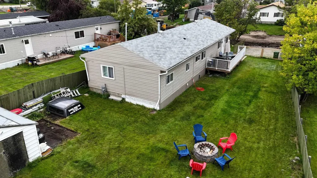 5124 8 Avenue Edson AB T7E 1K6