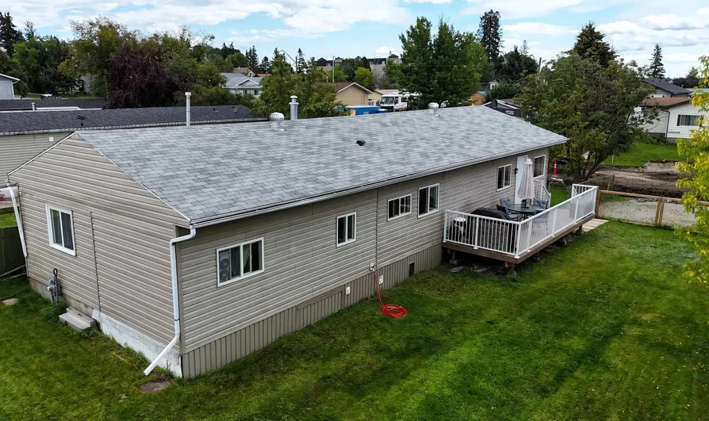 5124 8 Avenue Edson AB T7E 1K6