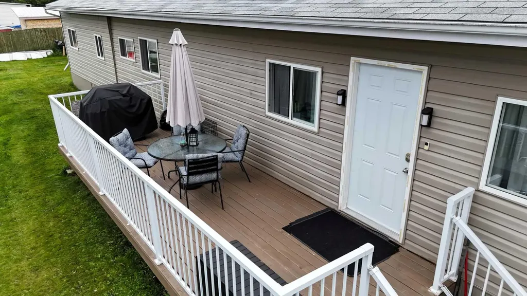 5124 8 Avenue Edson AB T7E 1K6