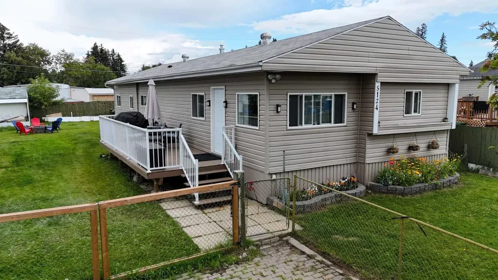 5124 8 Avenue Edson AB T7E 1K6