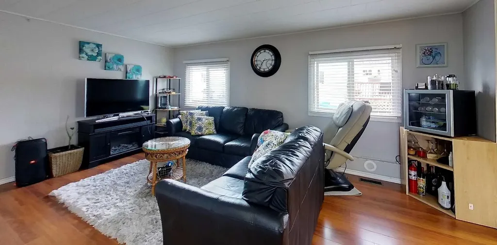 5124 8 Avenue Edson AB T7E 1K6