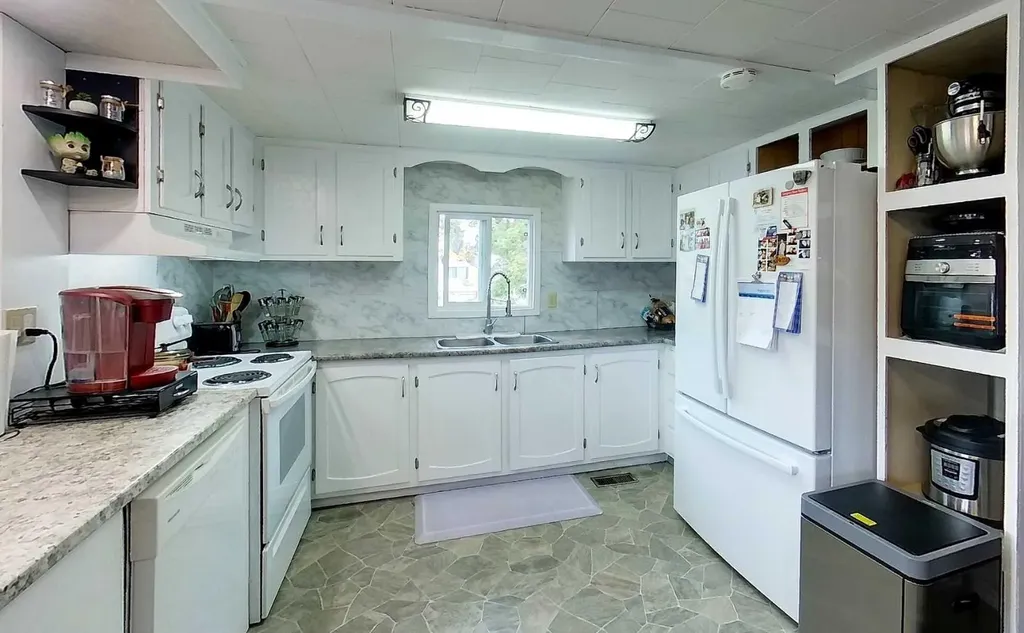 5124 8 Avenue Edson AB T7E 1K6