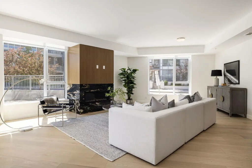 88 Waterfront Mews SW Calgary AB T2P 1K7