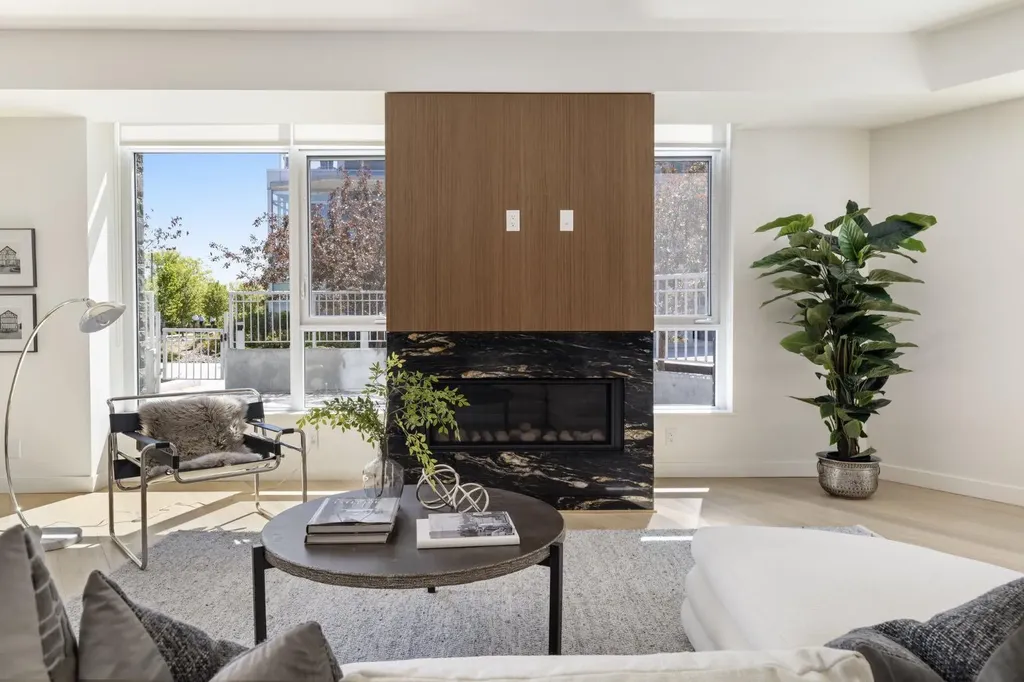 88 Waterfront Mews SW Calgary AB T2P 1K7