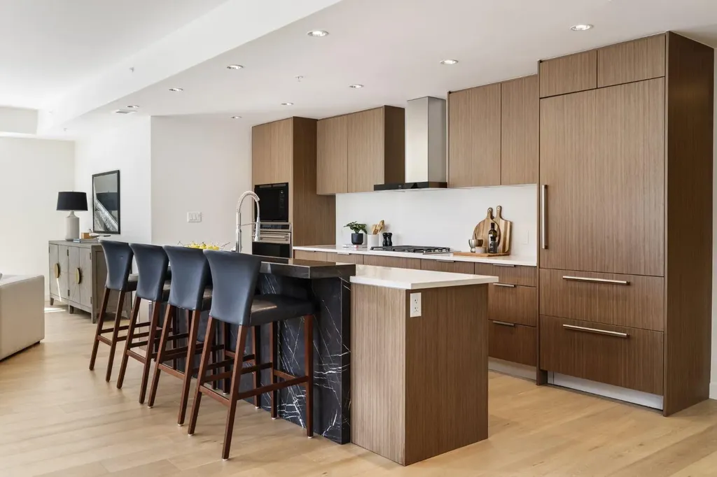 88 Waterfront Mews SW Calgary AB T2P 1K7