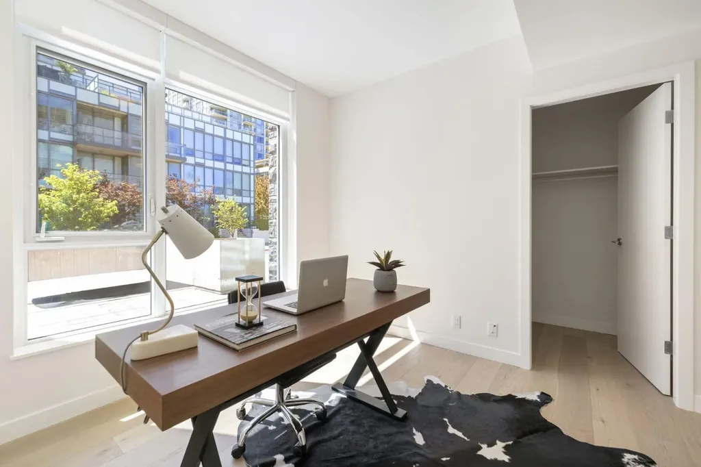 88 Waterfront Mews SW Calgary AB T2P 1K7