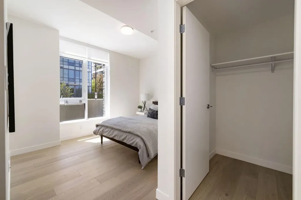 88 Waterfront Mews SW Calgary AB T2P 1K7