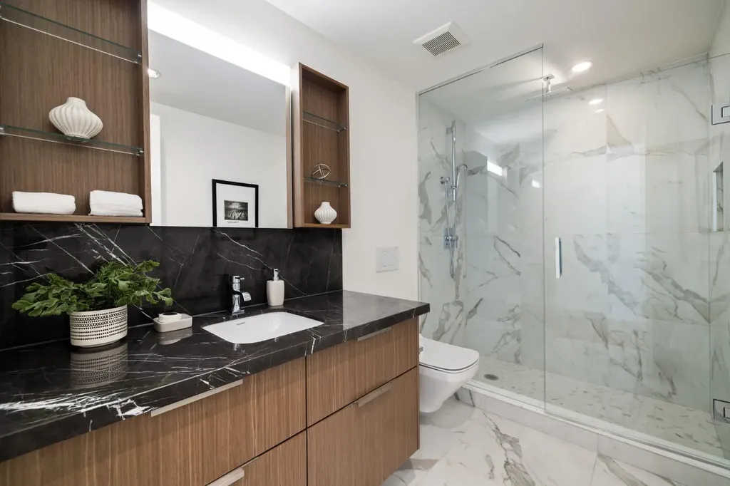 88 Waterfront Mews SW Calgary AB T2P 1K7