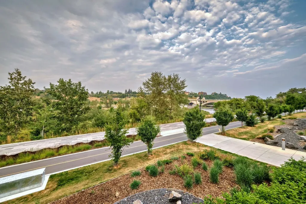 88 Waterfront Mews SW Calgary AB T2P 1K7