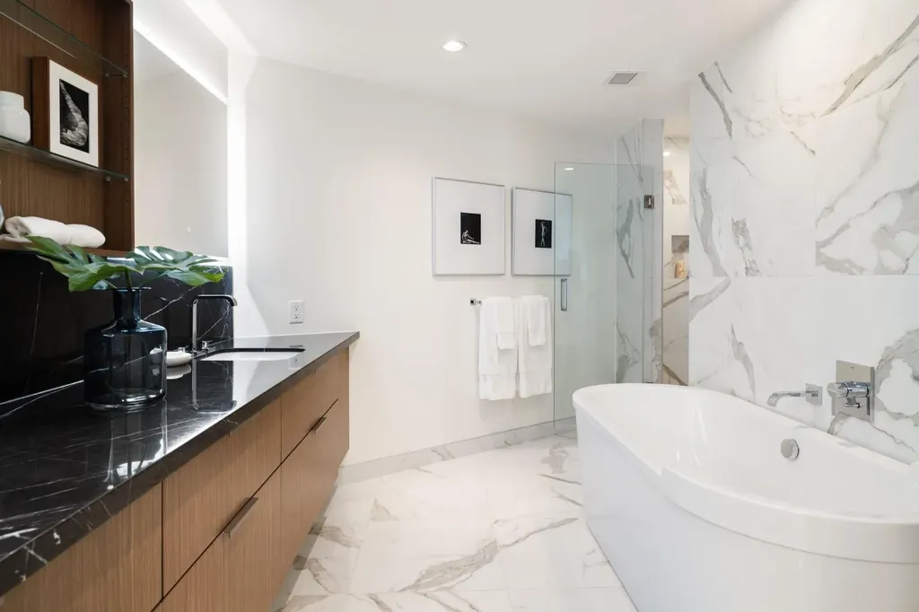 88 Waterfront Mews SW Calgary AB T2P 1K7
