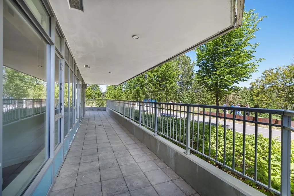 88 Waterfront Mews SW Calgary AB T2P 1K7