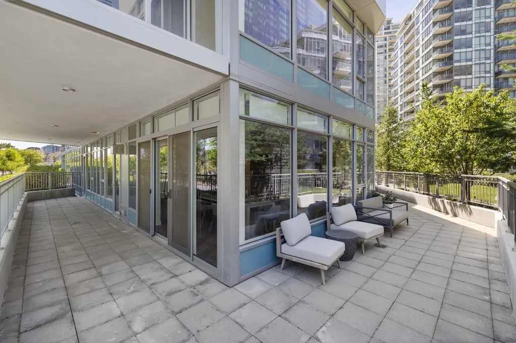 88 Waterfront Mews SW Calgary AB T2P 1K7