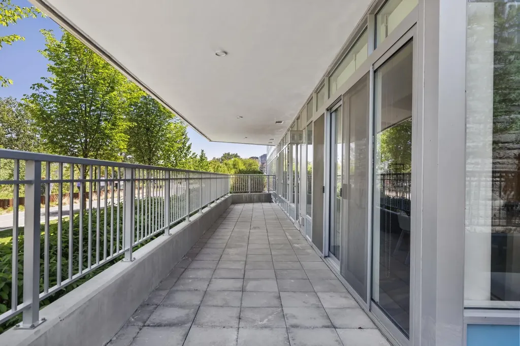 88 Waterfront Mews SW Calgary AB T2P 1K7