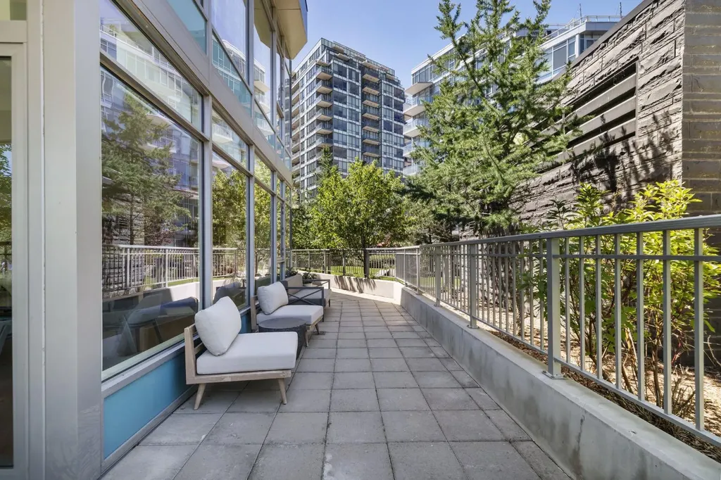 88 Waterfront Mews SW Calgary AB T2P 1K7