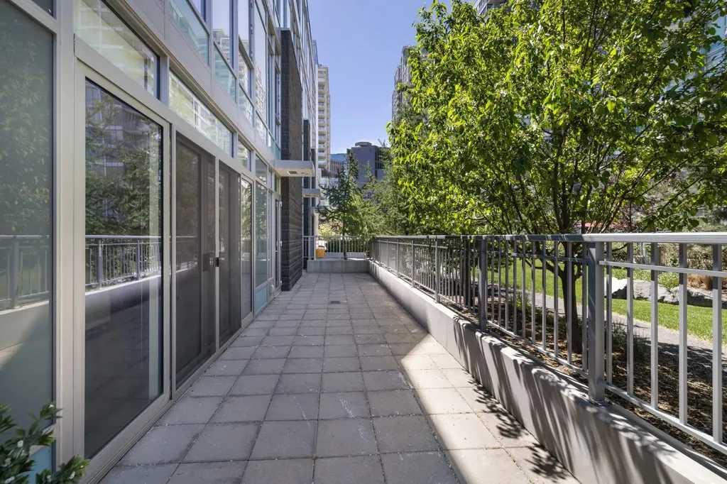 88 Waterfront Mews SW Calgary AB T2P 1K7