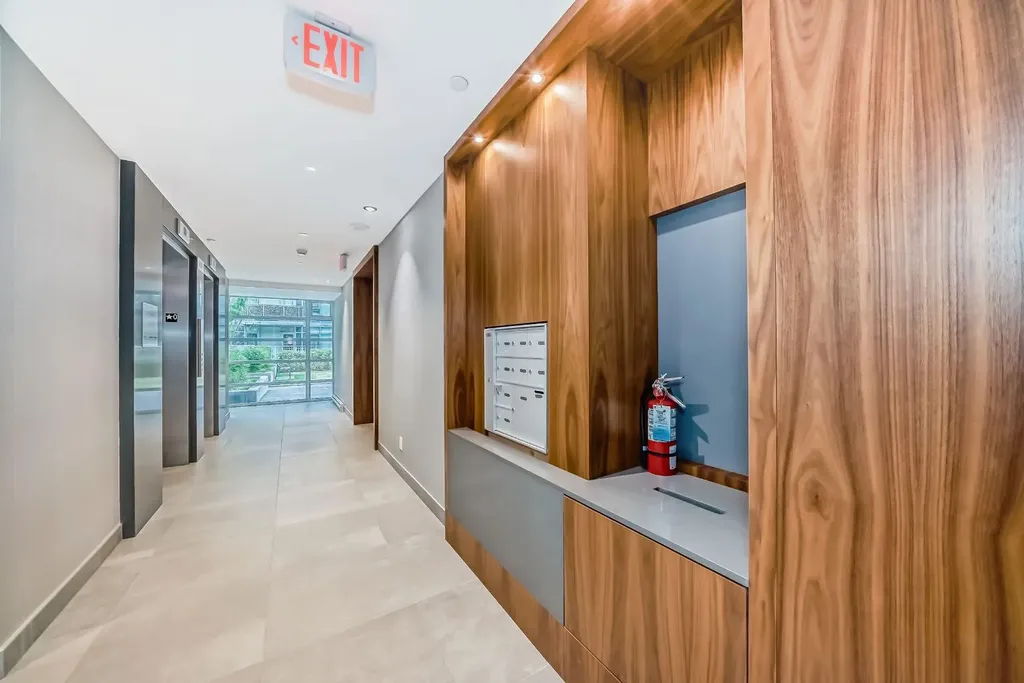88 Waterfront Mews SW Calgary AB T2P 1K7