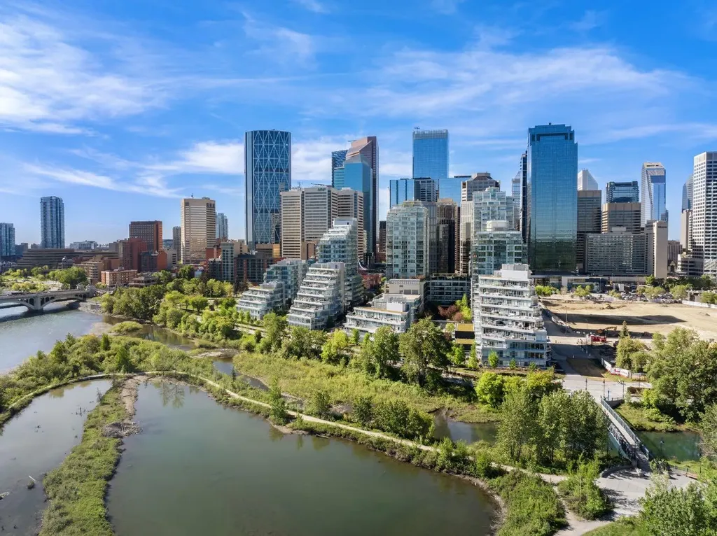 88 Waterfront Mews SW Calgary AB T2P 1K7