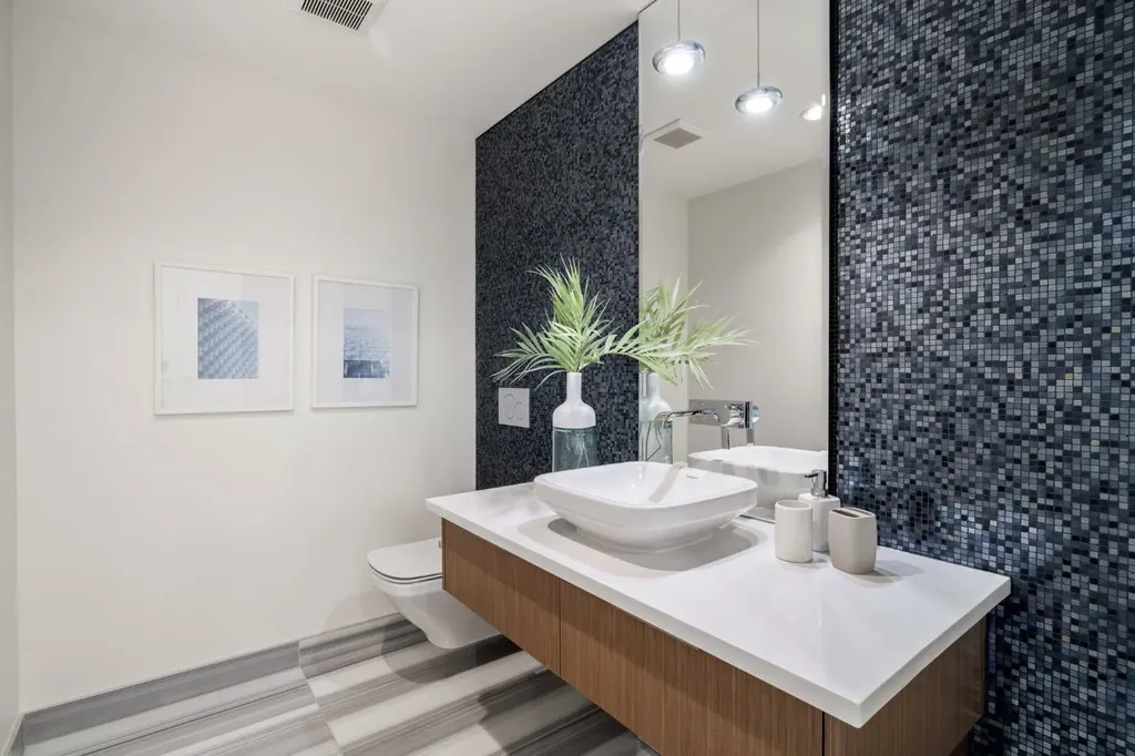 88 Waterfront Mews SW Calgary AB T2P 1K7