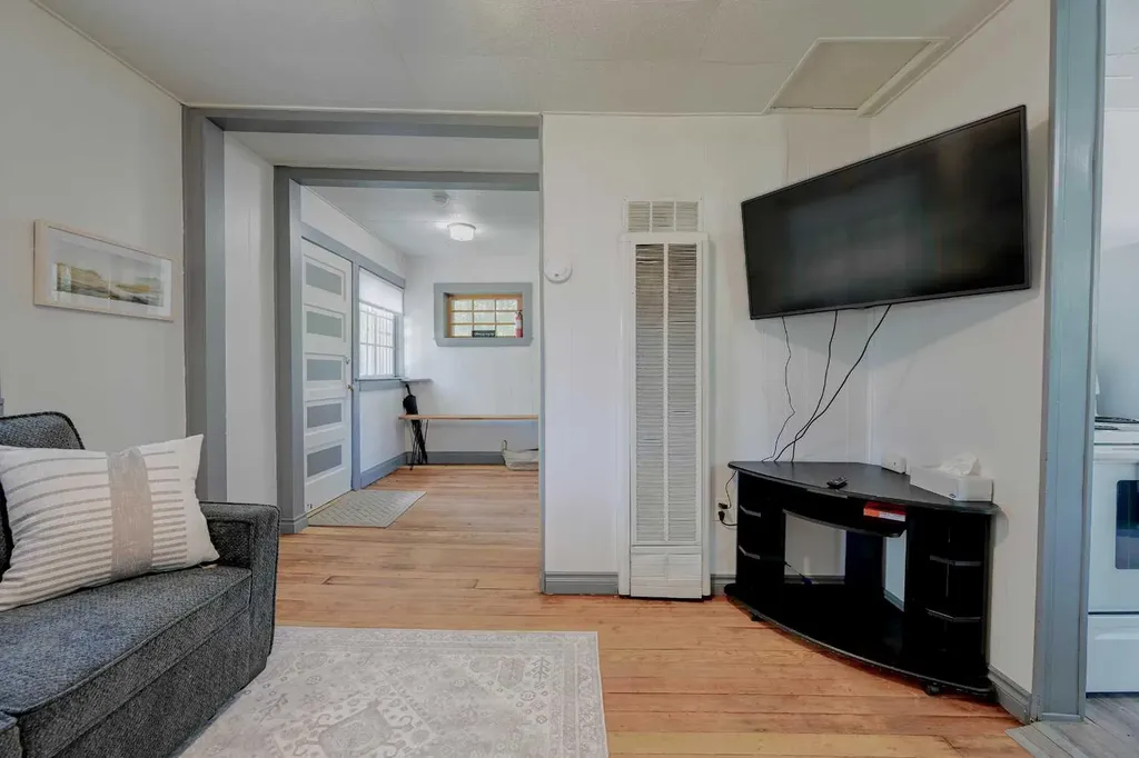 4738 50 Street E Sylvan Lake AB T4S1G8