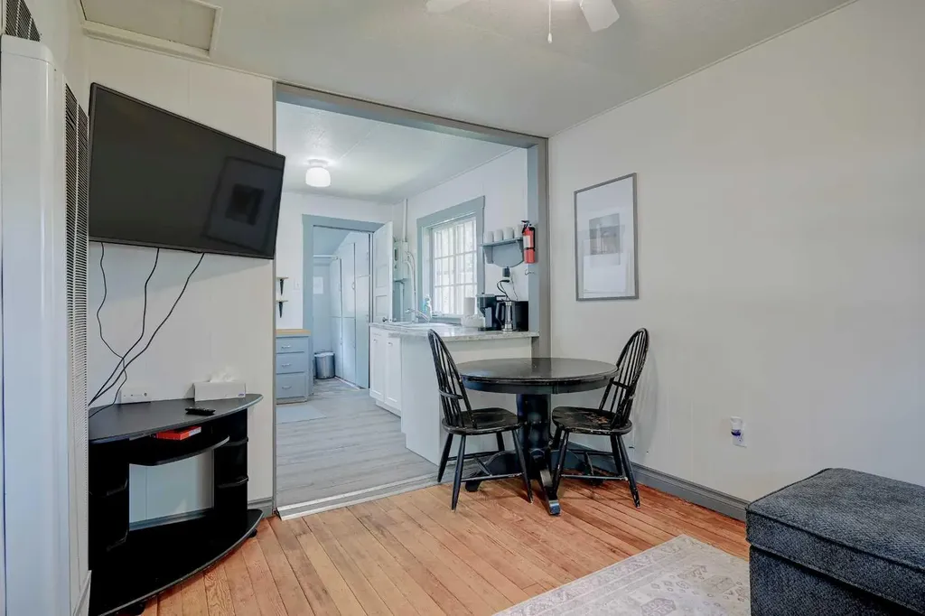 4738 50 Street E Sylvan Lake AB T4S1G8