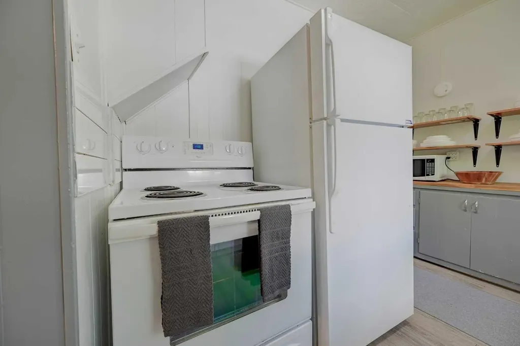 4738 50 Street E Sylvan Lake AB T4S1G8