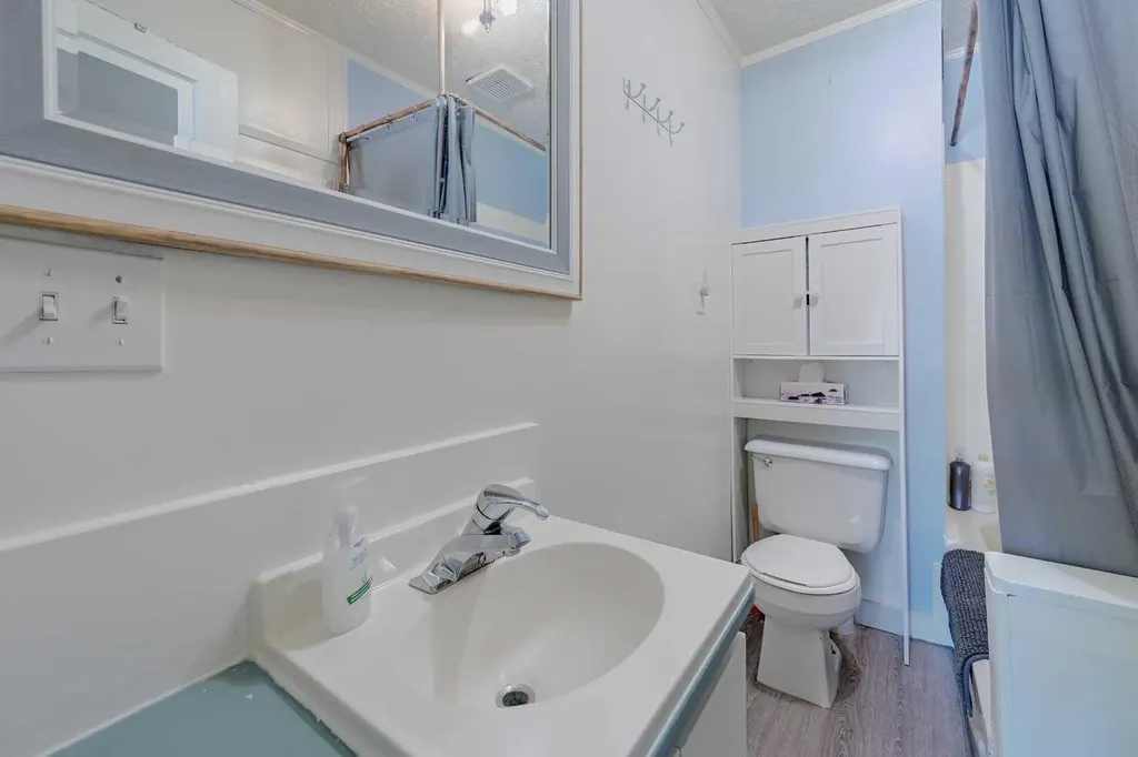 4738 50 Street E Sylvan Lake AB T4S1G8