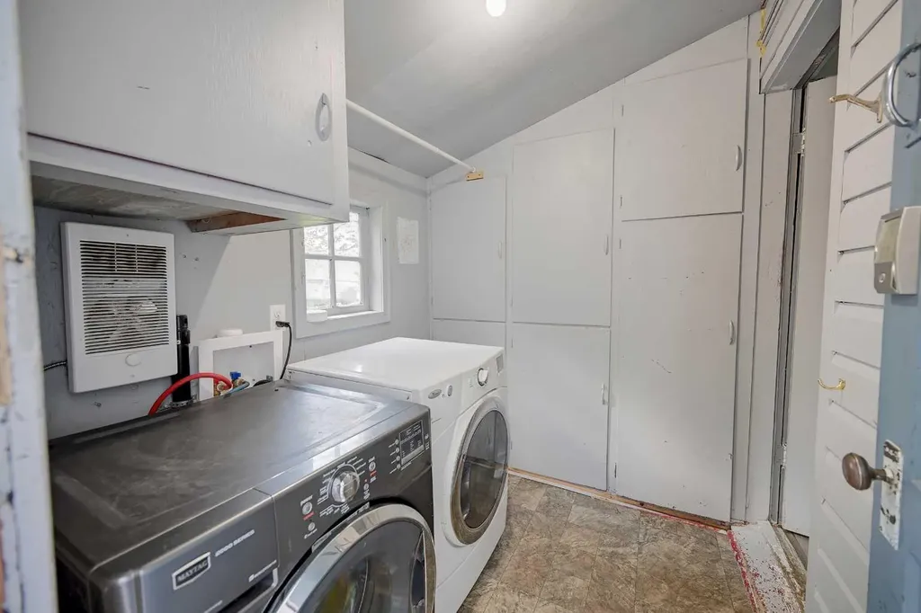 4738 50 Street E Sylvan Lake AB T4S1G8