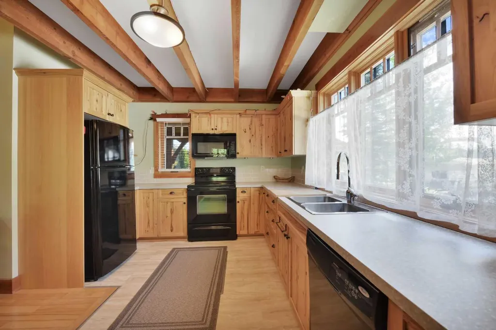 460 Summer Crescent Rural Ponoka County AB T0C 2J0