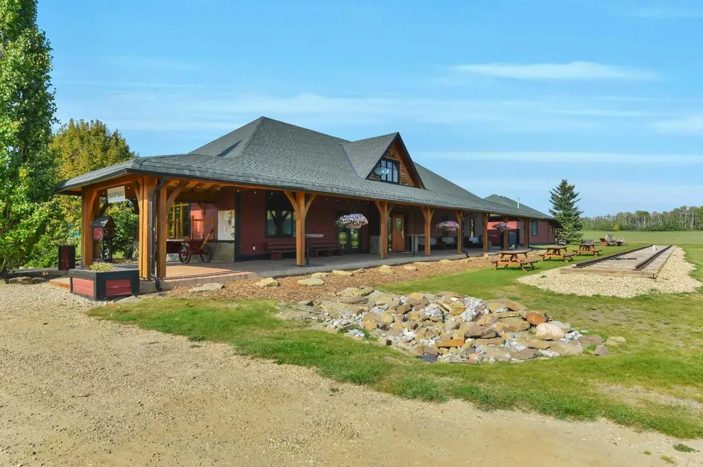 460 Summer Crescent Rural Ponoka County AB T0C 2J0