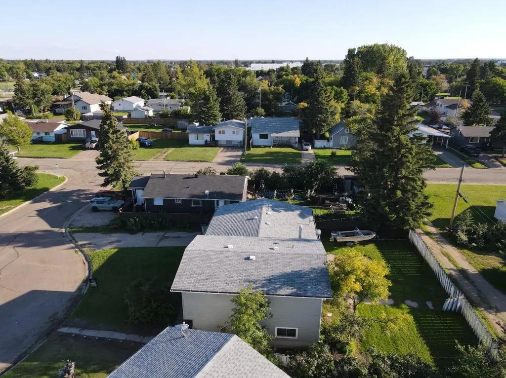 5804 48a Street High Prairie AB T0G 1E0