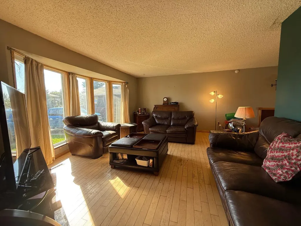 5804 48a Street High Prairie AB T0G 1E0