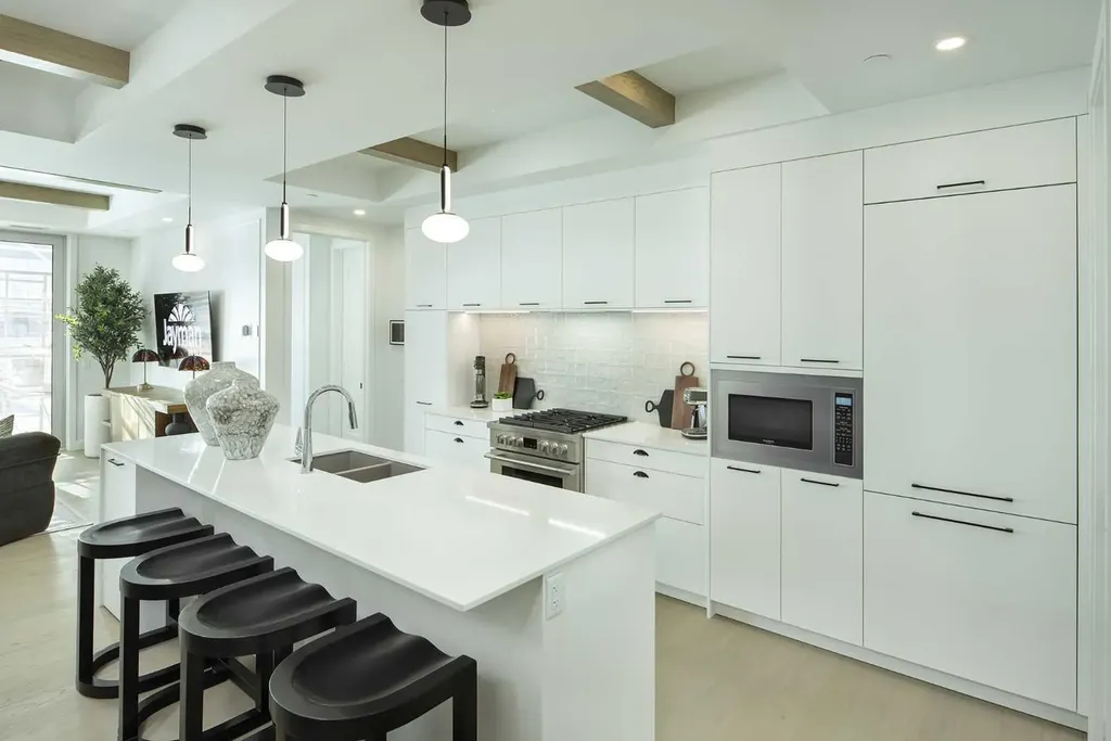 4185 Norford Avenue NW Calgary AB T3B 6V2